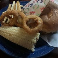 No deja de ser de mis lugares favoritos, además amo que tienen su menú vegetariano y opciones veganas. No me canso de ir.  at Trece Lunas in Monterrey