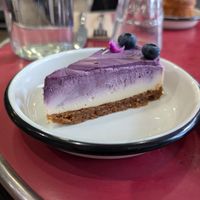 Cheesecake (myrtille) at Aujourd'hui Demain Cafe in Paris