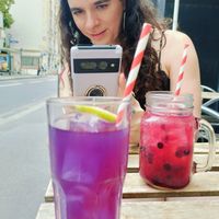 Ultraviolet e purple limo at Aujourd'hui Demain Cafe in Paris