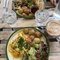 Breakfast Pancakes und Toast Benedict  at Aujourd'hui Demain Cafe in Paris