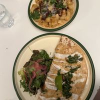Mac N Cheese und Quesadilla  at Aujourd'hui Demain Cafe in Paris