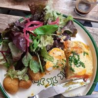 Assiette oeuf vege benedicte reco +++ at Aujourd'hui Demain Cafe in Paris