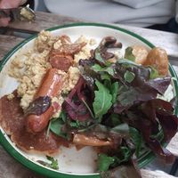 Pancake faucisse tofu brouillé... trop bon mais manque de sirop d'erable at Aujourd'hui Demain Cafe in Paris