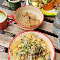 Mac'n'cheese carbonara moyen et Fungi fall no-mozza at Aujourd'hui Demain Cafe in Paris