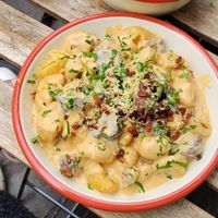 Mac'n'cheese carbonara moyen at Aujourd'hui Demain Cafe in Paris