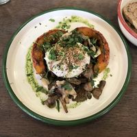 Champignons, potiron, « mozzarella" végétale   at Aujourd'hui Demain Cafe in Paris