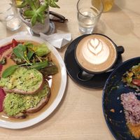 De rijst met mango bananen curry was al bijna op toen ik de foto maakte. at Healthy Penguin Cafe in Matsumoto