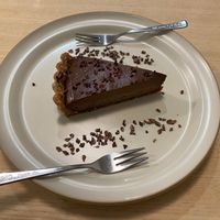 Raw mocha tart at Healthy Penguin Cafe in Matsumoto