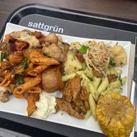 mittlerer teller at Sattgrün in Dusseldorf