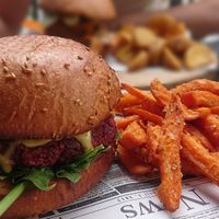 Rode bieten burger & Tofu ‘chicken’ burger  at Wild Food in Granada