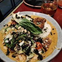 Red curry, exquisito. El curry no pica y tiene un sabor delicioso. Platillo favorito! at Wild Food in Granada