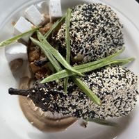 Berenjenas con quinoa y tofu y salsa miso con queso feta vegano  at Wild Food in Granada