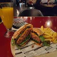 Hamburguesa beyond at Wild Food in Granada