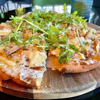  Rica pizza tartufata sin gluten. at Wild Food in Granada