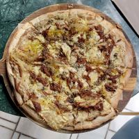 Pizza "Pulled Beef" with Mushroom Cream, Mozzarella, caramelised onions and truffle oil € 15,90 at Wild Food in Granada