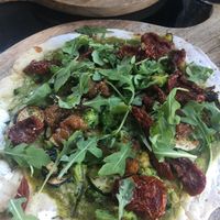 Green pizza gluten free at Wild Food in Granada