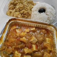 Tofu con curry, arroz basmati y verduras at Os Tibetanos in Lisbon