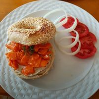 Vegan Salmonbagel with creamed cheese at Big Apple Bakery in Pai