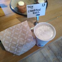 Cinnamon roll and tasty Ashwagandha late  at TICH Healthy Living in Brussels
