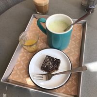 Raw raspberry cacao + matcha latte at TICH Healthy Living in Brussels