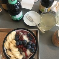 Açai bowl with kombucha at TICH Healthy Living in Brussels