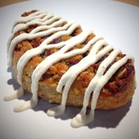 Vegan cinamon roll at Grand Ours in Poitiers