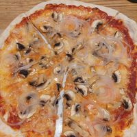 Pizza Duende minus the peppers at Pizza Basta Restaurante in Cambrils