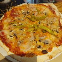 The full pizza duende at Pizza Basta Restaurante in Cambrils