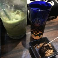 Vegan matcha frappe, ginger peach iced tea palate cleanser & mochi at Shinjukugyoen Ramen Ouka in Tokyo