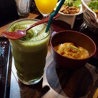 matcha frappe, curry side dish at Shinjukugyoen Ramen Ouka in Tokyo