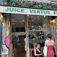 Front  at Vertus in Paris