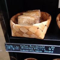 Vegan sandwich and vegan bowl at Vertus in Paris