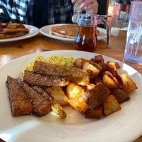 tofu scramble, tempeh bacon, the best potatoes i’ve ever had in my life, and giant pancakes with butter and syrup at Vertical Diner in Salt Lake City