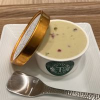 Pistazieneis mit HONIG!!!  at T's Tantan - Ecute Ueno in Tokyo
