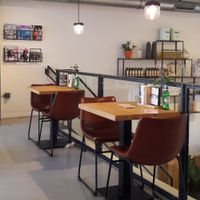 seating area at Sugo Pizza Al Taglio - Westblaak in Rotterdam