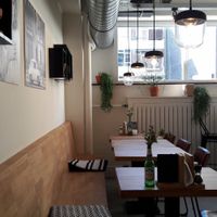 seating area at Sugo Pizza Al Taglio - Westblaak in Rotterdam