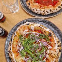 Magyaros es margherita pizzak at Vegazzi Specialty Pizzeria in Budapest