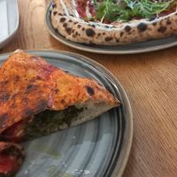 Calzone und ungarische Pizza, sehr lecker, vor allem der Teig 😊 at Vegazzi Specialty Pizzeria in Budapest