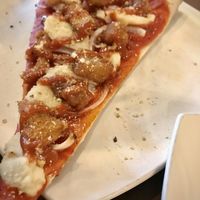 BBQ ‘Chicken’ pizza at Slices in Osaka