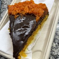 Carrot cake vegan 🌱 at Suribachi in Porto