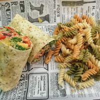 La pasta tiene una salsa de cacahuete que está buenísima! at Cocome in Sevilla