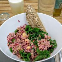 Quinoa and kale salad + passion fruit smoothie. The bread was also good🥖🥗🍹 at Cocome in Sevilla