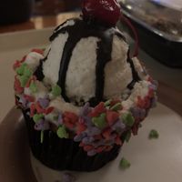 Pineapple & Toasted Coconut Cupcake (vegan as-is) at Walt Disney World - Sunshine Seasons in Lake Buena Vista