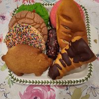 Conchas, cookie, Puerquito, gansito, bolillo with jalapeño & cream cheese, cono at Soy Concha Bakery in Santa Ana
