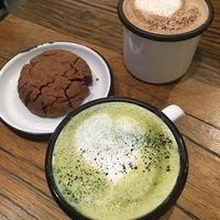 Matcha latte, chocolate chaga et cookie  at Wild & The Moon - Opéra in Paris