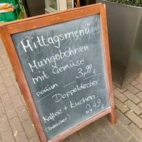 sign (dish of the day) at denn's Biomarkt - Hasenheide in Berlin