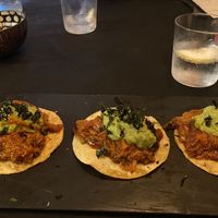 Tacos de kimchi, tofu, guacamole y algas   at El Quinto in Gijon