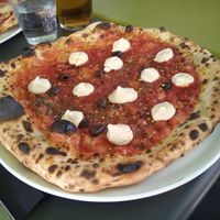 Plain Jane pizza with vegan cheese (cashew ricotta) + added olives as extra topping👍🏻 at Daddy Greens Pizzabar - Humalistonkatu in Helsinki