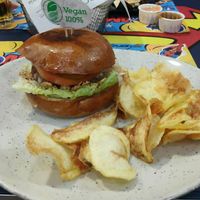 Impresionante hamburguesa vegana at Comic Planet in Cordoba