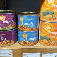 vegan mock duck, tunah and tempeh at Life Foodstore Grünerløkka in Oslo